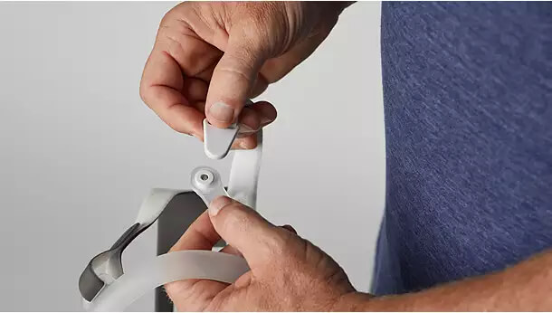 Face mask with magnetic clips