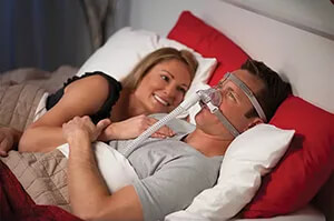 man sleeps with nasal mask pico philips