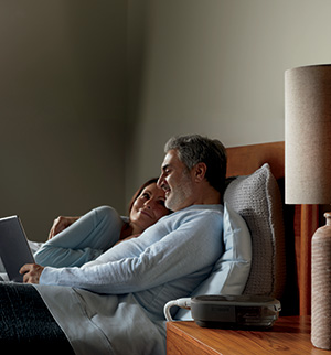 homme au lit avec Philips DreamStation 2 tunisie