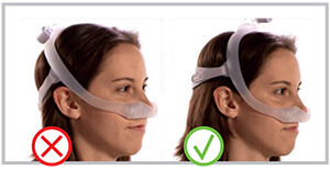 femme mettre le masque narinaire philips